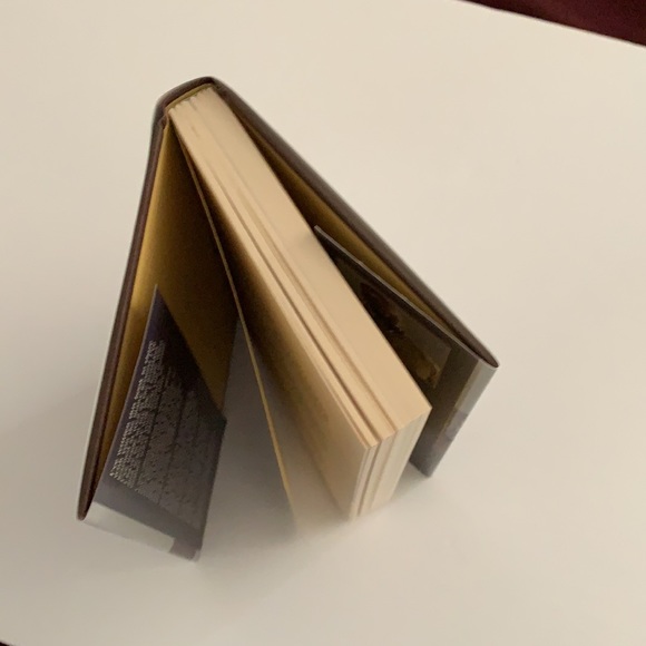 Signed copy - Picture 5 of 5